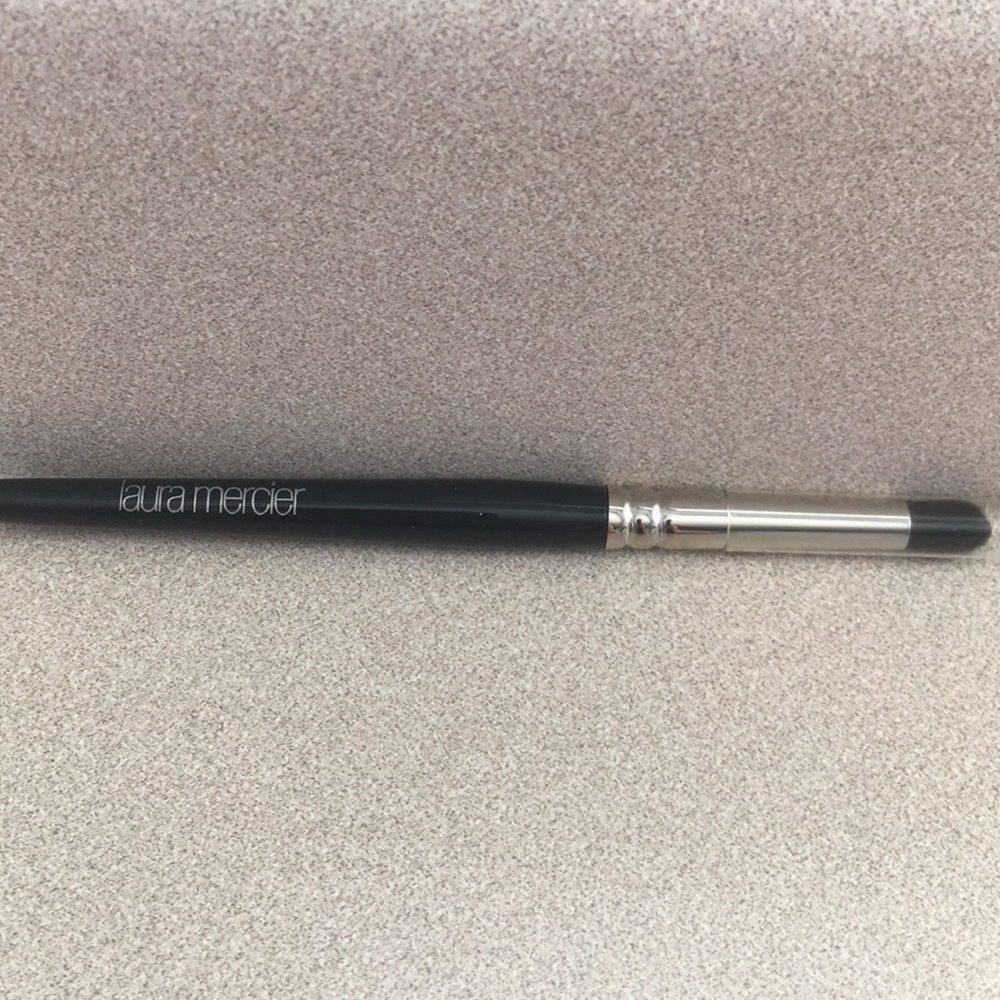 Laura Mercier Eye Crease Brush. Brand New.